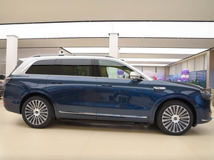 AITO M9 EREV SUV de Lujo de 6 Plazas - Asientos con Calefacción/Masaje, Estacionamiento Automático, Control de Crucero Adaptativo, Carga Inalámbrica - Product Image 5