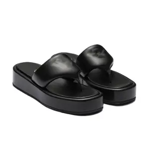 Designer Summer Slippers Anti-Wear Home and Beach Flat Sandals Black White Leather Rubber Shoe with Trending Platform Style