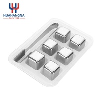 Cubes de glace réutilisables en acier inoxydable 304 avec pince à glace pour refroidir le whisky, la vodka, le vin et autres boissons, présentés dans un étui attrayant