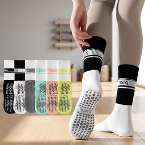 Chaussettes de sport antidérapantes en tricot, fabriquées à Taïwan, écologiques, 100% coton, chaussettes à grip pour le yoga et la remise en forme - Product Image 1