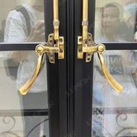 Puertas y Ventanas de Aluminio con Vidrio y Marco Redondo de Metal Negro, Estilo Clásico con Manija de Latón