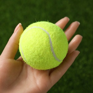Balles de tennis en feutre épais haute densité avec impression de logo personnalisée en sérigraphie, accessoires promotionnels pour clubs sportifs, tournois, écoles - Product Image 5