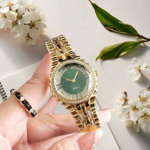 Reloj de lujo para mujer, de aleación dorada con diamantes de imitación, pulsera de acero inoxidable, esfera de cristal de cuarzo, resistente al agua, reloj de vestir - Product Image 3