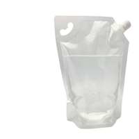 Pochette souple personnalisée blanche de 500 ml pour boissons gazeuses, imprimée en héliogravure, refermable, avec bec verseur, jetable