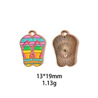 Pendentif en alliage plaqué or avec émail arc-en-ciel, motifs style plage estival (short de bain, parapluie de soleil, flamant rose, crème glacée, tongs) pour DIY
