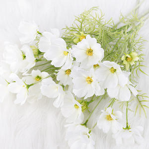 Flores de seda artificiales de 4 ramas hechas a mano de alta calidad blanco rosa <span class=keywords><strong>Cosmos</strong></span> <span class=keywords><strong>Bipinnatus</strong></span> diseño realista para bodas San Valentín - Product Image 4