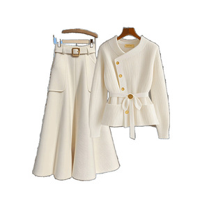 2025 semplice abito da donna a due pezzi di fascia alta nuovo stile coreano gonna All-Match Top Set Casual in tinta unita con motivo lavorato a molla - Product Image 5