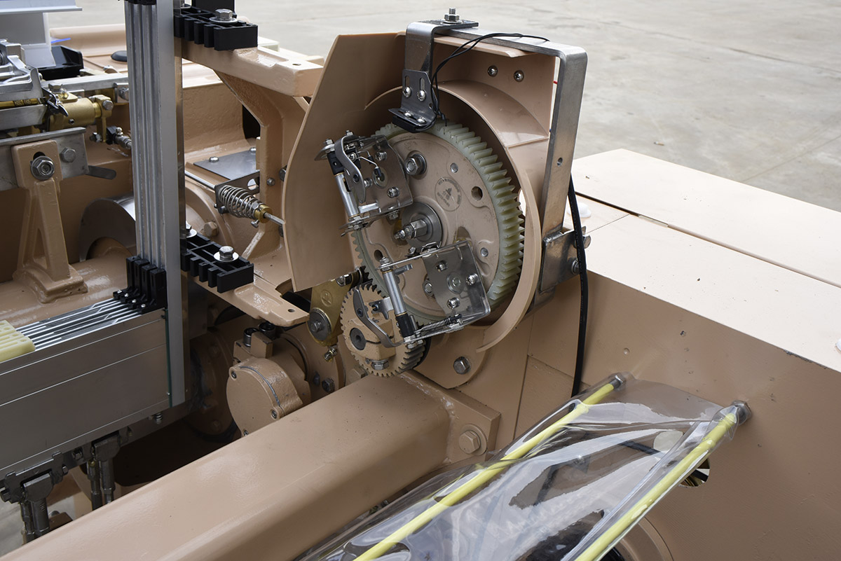 2 or 4 Color High Speed Weaving Machine Air Jet Power Loom with Staubli Cam or Dobby Shedding