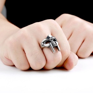 Accesorios periféricos Venta al por mayor Retro Trendy Casco Anillo Hombres Anillo Guerrero Casco Anillo Moda Hip-hop - Product Image 4