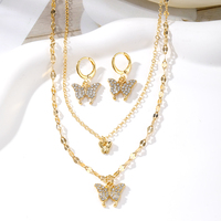 Nouvelle Collection : Parure de Bijoux Unisexe en Alliage de Zinc Plaqué Or avec Pendentif Papillon en Cristal – Collier Double Rangs et Boucles d'Oreilles Créoles