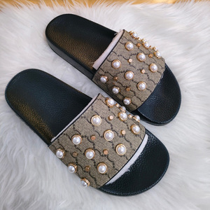 Nouvelles Sandales Décontractées Premium 2026 à Monogramme et Perles Marron, Ornées de Faux Perles - Product Image 3