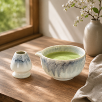 Bol à matcha en céramique rose classique avec logo personnalisé, en forme de cœur rouge, avec bec verseur pour les amateurs de matcha