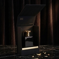 Boîte d'emballage de parfum en carton magnétique personnalisé pour bouteilles vides de 50ml Design rabattable avec doublure en éponge