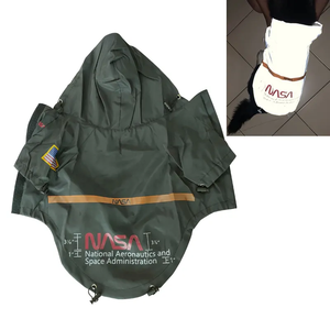 เสื้อโค้ทกันลมสะท้อนแสงสำหรับสุนัขสัตว์เลี้ยงดีไซน์น่ารักสีดำนิ่มน้ำหนักเบากันน้ำฝนมองเห็นได้ชัดเจน - Product Image 1