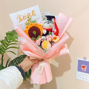 Ramo de Flores de Ganchillo Hecho a Mano Creativo CLTF con Muñeca de Graduación Doctoral, Regalo del Día del Maestro para Maestros, Compañeros de Clase, Amigos, Niñas y Niños - Product Image 4