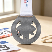 Médailles de sport personnalisées 3D en alliage de zinc pour marathon, plaquées or/argent/bronze, avec ruban durable, idéales pour les salons professionnels et les cadeaux promotionnels.