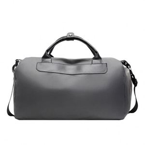 Nouveau sac de sport imperméable de designer avec logo, sac de voyage en cuir PU de haute qualité avec poignée pour le yoga et les sports - Product Image 2