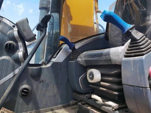 Excavadora de cadenas Hyundai 220LC-9S de segunda mano, modelo 2022, 22 toneladas, excelente estado, con motor, bomba y transmisión. - Product Image 4