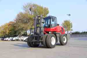 Carretilla elevadora diésel 4x4 resistente de 6 toneladas, elevador todoterreno con sistema de reemplazo de motor - Product Image 2