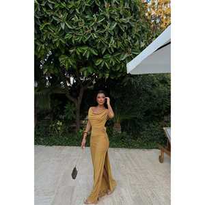 Robe de mariée moderne vintage avec détails en rose terreux, bustier, coupe princesse trapèze, avec appliques en dentelle, modèle tendance - Product Image 4