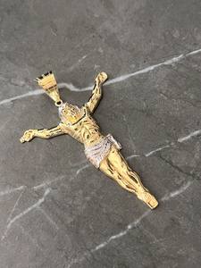 ヒップホップ ブラス ツートーン 電気メッキ ゴールド ジルコニア キューブカット クロス ペンダント フルイメージ イエス像入り DUYIZHAOブランド サードパーティ製 - Product Image 2