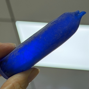 Spinelle bleue cobalt synthétique brute de laboratoire non taillée pour la découpe de pierres précieuses - Product Image 2