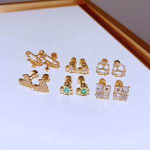 Orecchini a perno a cuore in zircone ultra-lucido e raffinato, in acciaio inossidabile con chiusura a vite, gioielli per piercing che non necessitano di essere rimossi per dormire - Product Image 1