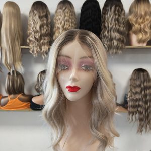 Perruque bouclée Julianna Kanekalon Futura en fibre naturelle 13x4 avec frontal, perruque synthétique Lace Front de qualité supérieure avec mélange de couleurs ombrées - Product Image 1
