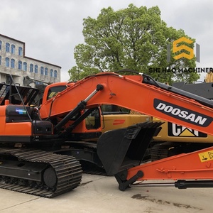 Excavatrice sur chenilles d'occasion DOOSAN DX225LC-9C de 22 tonnes, à prix abordable, en état quasi neuf, idéale pour les grands projets de construction - Product Image 2