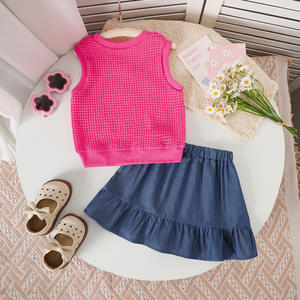 Nouveau Ensemble 2 Pièces Enfant <span class=keywords><strong>Fille</strong></span> 4-7 Ans Printemps/Été : Gilet Floral Rose <span class=keywords><strong>Rouge</strong></span> et <span class=keywords><strong>Jupe</strong></span> en Jean - Product Image 2