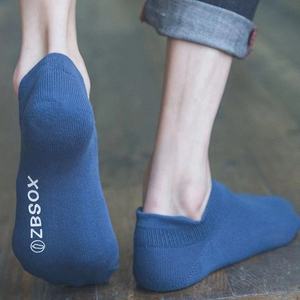 Calcetines informales invisibles para hombre, calcetines tobilleros de corte bajo transpirables finos de verano con patrón de letras que absorben el sudor - Product Image 2
