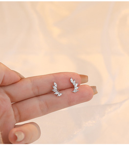 Boucles d'oreilles clous en argent sterling S925 avec zircon en forme d'aile, scintillantes, bijoux de mode pour femme, idéales pour les soirées - Product Image 2