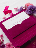Invitation de mariage en boîte de velours rose fuchsia de luxe feuille d'or monogramme papier plexi matériel gland Invitations en boîte de qualité supérieure