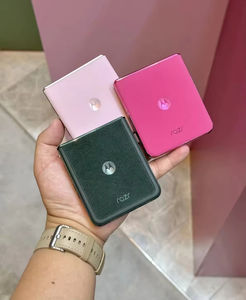 Teléfono Inteligente Razr 60 Plegable 5G Original Usado a Bajo <span class=keywords><strong>Precio</strong></span>, Batería de 4500 mAh, Carga con Cable de 33 W y Inalámbrica de 15 W, IP48, Doble SIM - Product Image 2