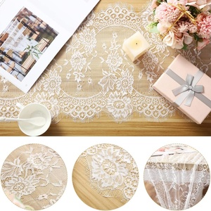 <span class=keywords><strong>Chemin</strong></span> <span class=keywords><strong>de</strong></span> <span class=keywords><strong>table</strong></span> vintage blanc rustique brodé <span class=keywords><strong>de</strong></span> roses, style bohème, en <span class=keywords><strong>dentelle</strong></span>, 13,8 x 118 pouces, pour la décoration <span class=keywords><strong>de</strong></span> <span class=keywords><strong>table</strong></span> <span class=keywords><strong>de</strong></span> mariage ou <span class=keywords><strong>de</strong></span> fête nuptiale - Product Image 6