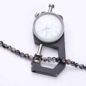 ลูกปัดพลอยสีแดงธรรมชาติแบบเจียระไนทรงเหลี่ยม ขนาด 8 มม. พร้อมการแกะสลัก จำนวน 2045 เม็ด ขายส่ง - Product Image 2