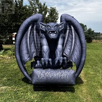 Grand gargoyle ailé gonflable réaliste sur mesure pour les expositions de l'industrie du divertissement d'horreur, les carnavals de rue en plein air et les événements d'Halloween