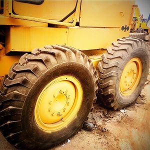 รถเกลี่ยดิน Komatsu มือสองรถเกลี่ยดิน GD661A มอเตอร์ - Product Image 3