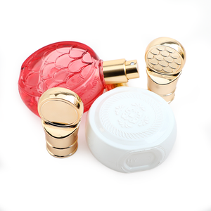 Vente <span class=keywords><strong>en</strong></span> <span class=keywords><strong>gros</strong></span> de flacons de parfum ronds <span class=keywords><strong>en</strong></span> verre personnalisés de 50 ml, emballages de parfum vides colorés avec bouchon doré - Product Image 3