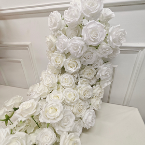 Ghirlanda di rose artificiali bianche, perfetta per matrimoni, feste o decorazioni per la casa. Eleganza e bellezza duratura - Product Image 5