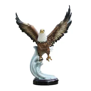 Außenbereich Innenhaus Garten-Dekorationsharz realistische fliegende Adler-Statue lebensechte Tierfigur