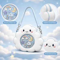 Sac à dos Ita personnalisé en forme de nuage fantaisie, avec épingles en émail étoiles arc-en-ciel scintillantes et gouttes de pluie souriantes, thème ciel rêveur, sac à bandoulière