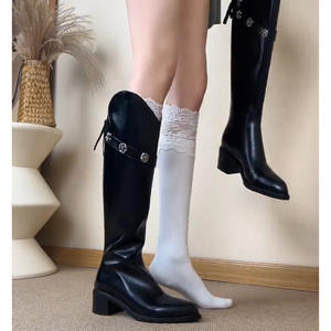 En stock Bottes d'équitation noires froncées à talon épais pour femme, hauteur genou, collection Automne-Hiver 2025 - Product Image 4