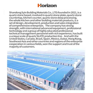 Mặt bàn đá thạch anh nhân tạo Calacatta màu vàng ấm, vân vàng óng ánh, bề mặt mềm mại, thích hợp làm mặt bàn bếp, đảo bếp, ốp tường. - Product Image 5