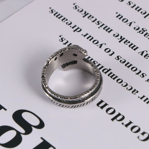 Anillo de Plumas Gótico Retro para Hombre, Acero de Titanio con Incrustaciones de Piedra Roja SA416, Joyería de Regalo - Product Image 4