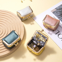 Mini boîte à bijoux en cuir, petite pochette de voyage portable pour bagues et boucles d'oreilles, étui de rangement moderne et mignon anti-UV, cadeau de mariage promotionnel