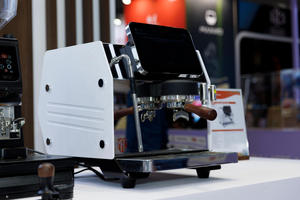 เครื่องชงกาแฟเชิงพาณิชย์ Cafe S480 One พร้อมปั๊มแม่เหล็ก หน้าจอสัมผัส 10.1 นิ้ว ประสิทธิภาพสูง ทำฟองนมอัตโนมัติ Cafe S480 - Product Image 3