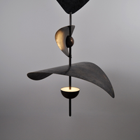 Luminaire suspendu LED en cuivre sculptural artistique moderne personnalisé pour salon, villa, escalier, décoration de la maison
