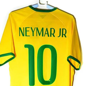 Camiseta de Fútbol Retro Clásica de Brasil 2014 al por Mayor, de Alta Calidad, Personalizable con Número y Escudo para Fanáticos, Transpirable, de Manga Corta con Transferencia Térmica - Product Image 2