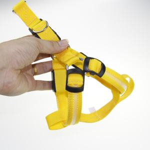 전문 생산 솔리드 패턴 나일론 와이어 메쉬 하네스 작은 개 패딩 LED 라이트 업 리본 버튼 폐쇄 도매 애완 동물 - Product Image 2